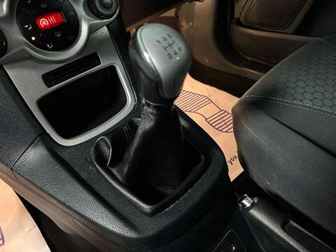 Ford Fiesta 1.6 Titanium Hatchback 5dr Petrol Manual (134 g/km, 118 bhp) - U470