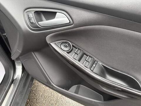 Ford Focus 1.0T EcoBoost Titanium Hatchback 5dr Petrol Manual Euro 6 (s/s) (125 ps) - U473