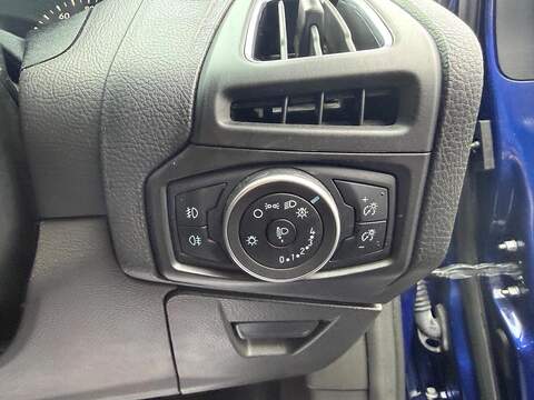 Ford Focus 1.5 TDCi Titanium Hatchback 5dr Diesel Manual Euro 6 (s/s) (120 ps) - U474