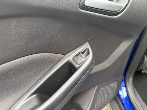 Ford Focus 1.5 TDCi Titanium Hatchback 5dr Diesel Manual Euro 6 (s/s) (120 ps) - U474