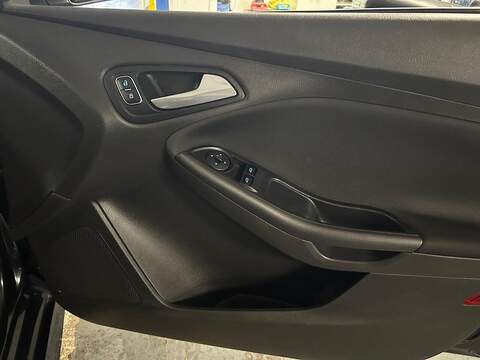 Ford Focus 1.5 TDCi Zetec S Hatchback 5dr Diesel Manual Euro 6 (s/s) (120 ps) - U480