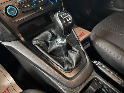 Ford Focus 1.5 TDCi Zetec S Hatchback 5dr Diesel Manual Euro 6 (s/s) (120 ps) - U480