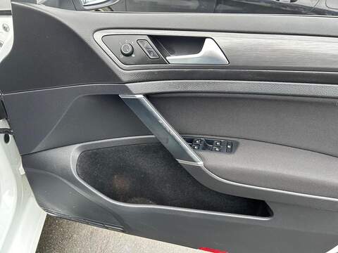 Volkswagen Golf 1.0 TSI Match Hatchback 5dr Petrol Manual Euro 6 (s/s) (115 ps) - U486