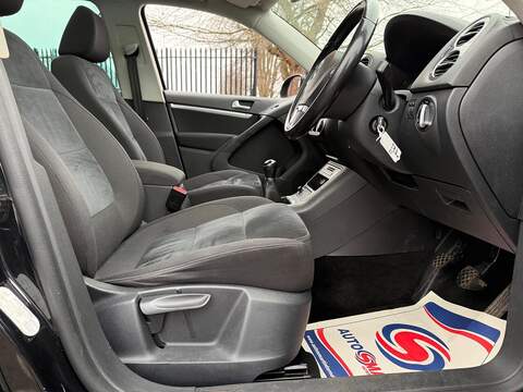 Volkswagen Tiguan 2.0 TDI BlueMotion Tech Match SUV 5dr Diesel Manual 4WD Euro 6 (s/s) (150 ps) - U489