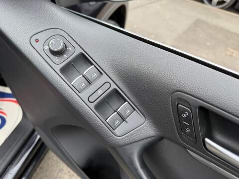 Volkswagen Tiguan 2.0 TDI BlueMotion Tech Match SUV 5dr Diesel Manual 4WD Euro 6 (s/s) (150 ps) - U489