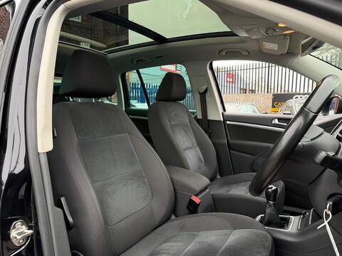 Volkswagen Tiguan 2.0 TDI BlueMotion Tech Match SUV 5dr Diesel Manual 4WD Euro 6 (s/s) (150 ps) - U489