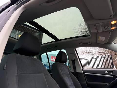 Volkswagen Tiguan 2.0 TDI BlueMotion Tech Match SUV 5dr Diesel Manual 4WD Euro 6 (s/s) (150 ps) - U489