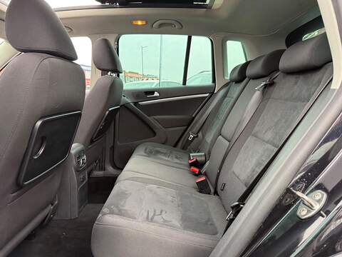 Volkswagen Tiguan 2.0 TDI BlueMotion Tech Match SUV 5dr Diesel Manual 4WD Euro 6 (s/s) (150 ps) - U489