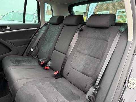 Volkswagen Tiguan 2.0 TDI BlueMotion Tech Match SUV 5dr Diesel Manual 4WD Euro 6 (s/s) (150 ps) - U489