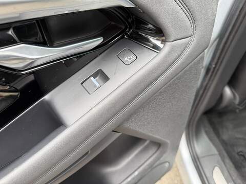 Land Rover Range Rover Evoque 2.0 D180 R-Dynamic SE SUV 5dr Diesel Auto 4WD Euro 6 (s/s) (180 ps) - U490