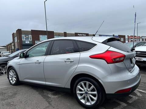 Ford Focus 1.5 TDCi Titanium Hatchback 5dr Diesel Manual Euro 6 (s/s) (120 ps) - U493