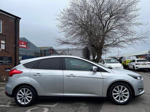 Ford Focus 1.5 TDCi Titanium Hatchback 5dr Diesel Manual Euro 6 (s/s) (120 ps) - U493