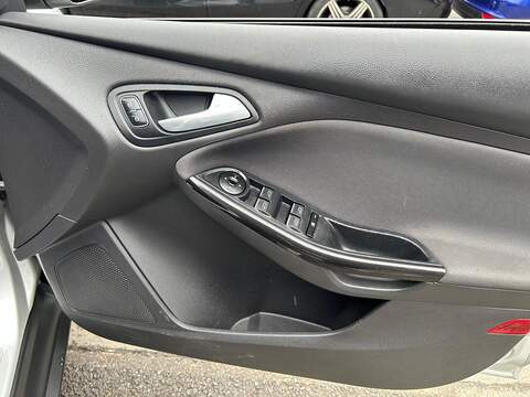 Ford Focus 1.5 TDCi Titanium Hatchback 5dr Diesel Manual Euro 6 (s/s) (120 ps) - U493