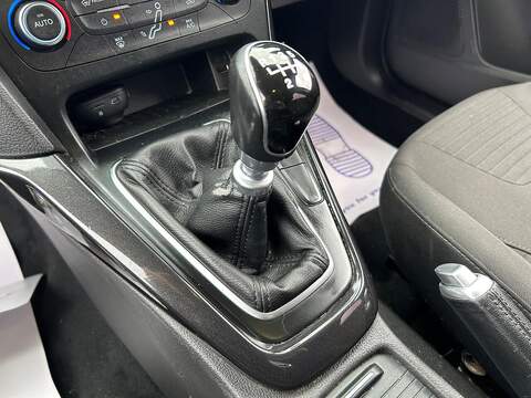 Ford Focus 1.5 TDCi Titanium Hatchback 5dr Diesel Manual Euro 6 (s/s) (120 ps) - U493