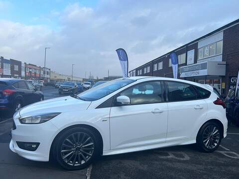 Ford Focus 1.0T EcoBoost ST-Line Hatchback 5dr Petrol Manual Euro 6 (s/s) (125 ps) - U494