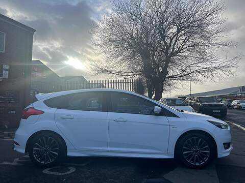 Ford Focus 1.0T EcoBoost ST-Line Hatchback 5dr Petrol Manual Euro 6 (s/s) (125 ps) - U494