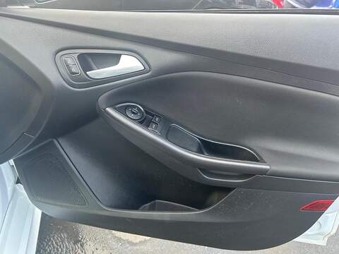 Ford Focus 1.0T EcoBoost ST-Line Hatchback 5dr Petrol Manual Euro 6 (s/s) (125 ps) - U494