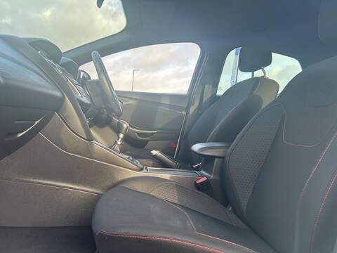 Ford Focus 1.0T EcoBoost ST-Line Hatchback 5dr Petrol Manual Euro 6 (s/s) (125 ps) - U494