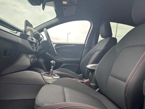 Ford Focus 1.0T EcoBoost ST-Line Hatchback 5dr Petrol Manual Euro 6 (s/s) (125 ps) - U500