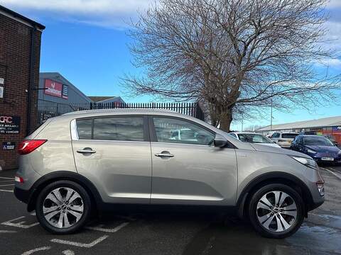 Kia Sportage 2.0 CRDi First Edition SUV 5dr Diesel Manual AWD Euro 5 (134 bhp) - U501