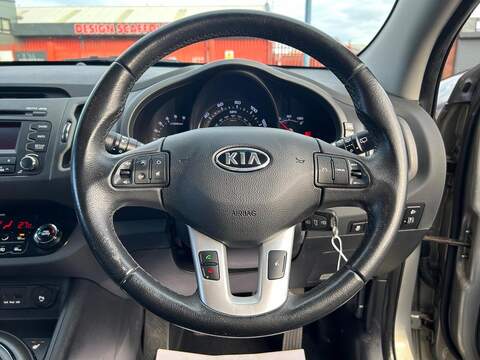 Kia Sportage 2.0 CRDi First Edition SUV 5dr Diesel Manual AWD Euro 5 (134 bhp) - U501