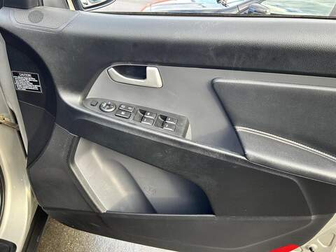 Kia Sportage 2.0 CRDi First Edition SUV 5dr Diesel Manual AWD Euro 5 (134 bhp) - U501