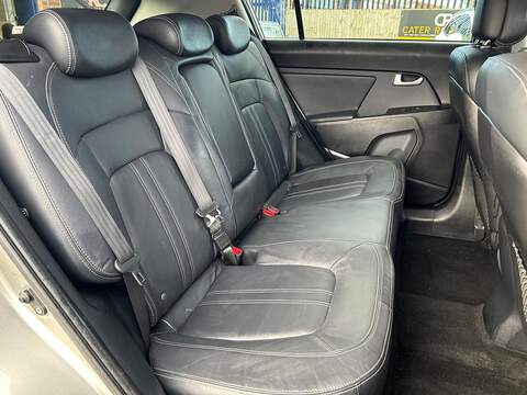 Kia Sportage 2.0 CRDi First Edition SUV 5dr Diesel Manual AWD Euro 5 (134 bhp) - U501