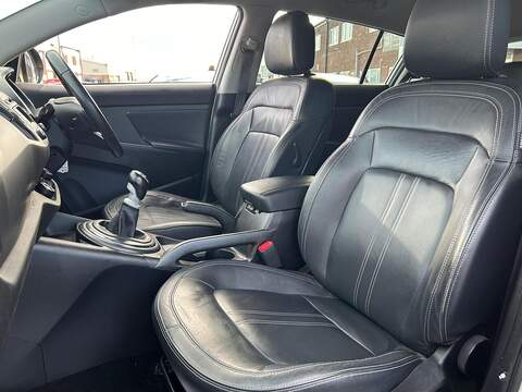 Kia Sportage 2.0 CRDi First Edition SUV 5dr Diesel Manual AWD Euro 5 (134 bhp) - U501