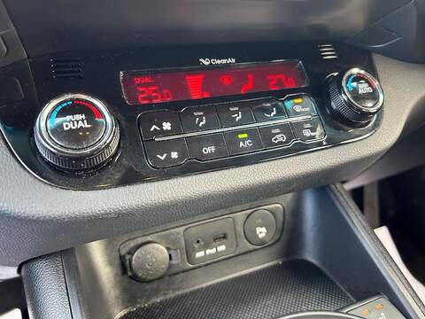 Kia Sportage 2.0 CRDi First Edition SUV 5dr Diesel Manual AWD Euro 5 (134 bhp) - U501