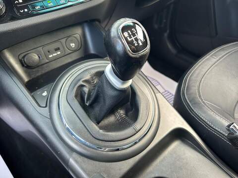 Kia Sportage 2.0 CRDi First Edition SUV 5dr Diesel Manual AWD Euro 5 (134 bhp) - U501