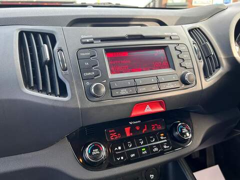 Kia Sportage 2.0 CRDi First Edition SUV 5dr Diesel Manual AWD Euro 5 (134 bhp) - U501