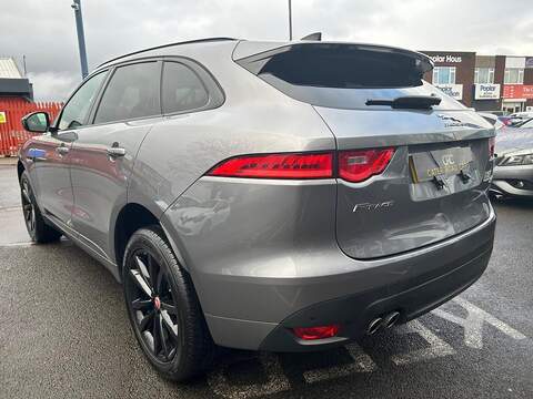 Jaguar F-PACE 2.0 D180 Chequered Flag SUV 5dr Diesel Auto AWD Euro 6 (s/s) (180 ps) - U502