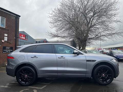 Jaguar F-PACE 2.0 D180 Chequered Flag SUV 5dr Diesel Auto AWD Euro 6 (s/s) (180 ps) - U502