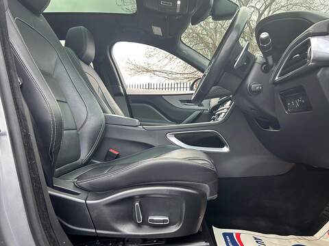 Jaguar F-PACE 2.0 D180 Chequered Flag SUV 5dr Diesel Auto AWD Euro 6 (s/s) (180 ps) - U502