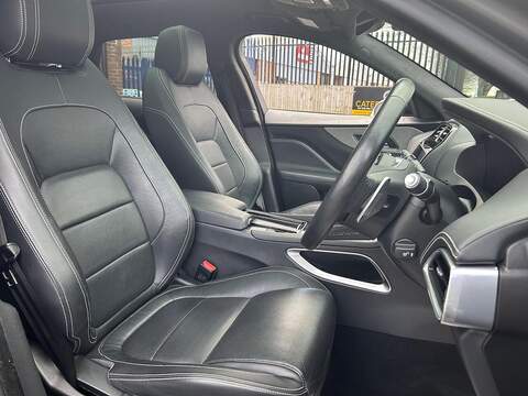 Jaguar F-PACE 2.0 D180 Chequered Flag SUV 5dr Diesel Auto AWD Euro 6 (s/s) (180 ps) - U502