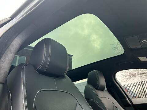 Jaguar F-PACE 2.0 D180 Chequered Flag SUV 5dr Diesel Auto AWD Euro 6 (s/s) (180 ps) - U502