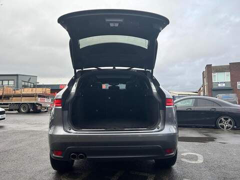 Jaguar F-PACE 2.0 D180 Chequered Flag SUV 5dr Diesel Auto AWD Euro 6 (s/s) (180 ps) - U502