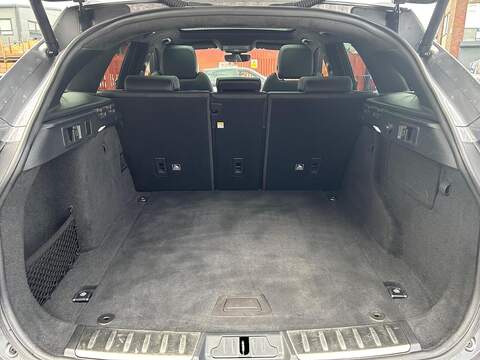 Jaguar F-PACE 2.0 D180 Chequered Flag SUV 5dr Diesel Auto AWD Euro 6 (s/s) (180 ps) - U502