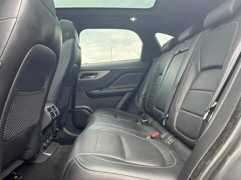 Jaguar F-PACE 2.0 D180 Chequered Flag SUV 5dr Diesel Auto AWD Euro 6 (s/s) (180 ps) - U502