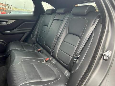 Jaguar F-PACE 2.0 D180 Chequered Flag SUV 5dr Diesel Auto AWD Euro 6 (s/s) (180 ps) - U502