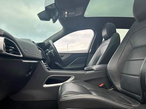 Jaguar F-PACE 2.0 D180 Chequered Flag SUV 5dr Diesel Auto AWD Euro 6 (s/s) (180 ps) - U502