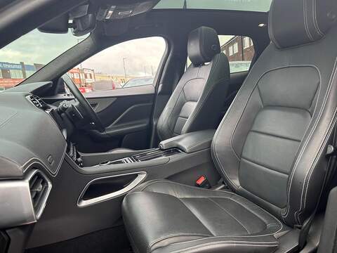 Jaguar F-PACE 2.0 D180 Chequered Flag SUV 5dr Diesel Auto AWD Euro 6 (s/s) (180 ps) - U502