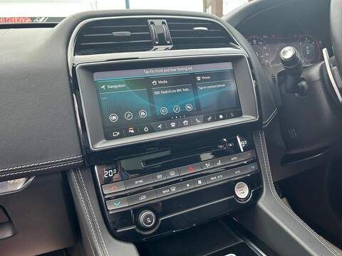 Jaguar F-PACE 2.0 D180 Chequered Flag SUV 5dr Diesel Auto AWD Euro 6 (s/s) (180 ps) - U502