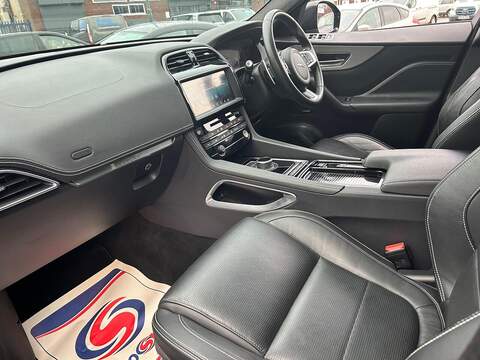 Jaguar F-PACE 2.0 D180 Chequered Flag SUV 5dr Diesel Auto AWD Euro 6 (s/s) (180 ps) - U502