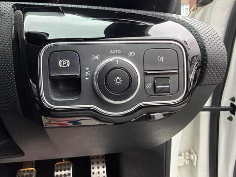 Mercedes-Benz A Class 1.3 A180 AMG Line Hatchback 5dr Petrol Manual Euro 6 (s/s) (136 ps) - U513