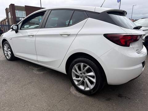 Vauxhall Astra 1.0i Turbo ecoTEC Design Hatchback 5dr Petrol Manual Euro 6 (s/s) (105 ps) - U517