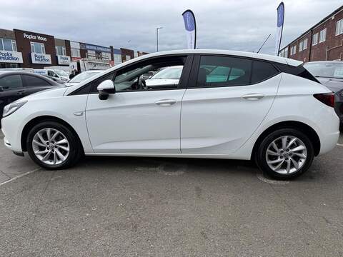 Vauxhall Astra 1.0i Turbo ecoTEC Design Hatchback 5dr Petrol Manual Euro 6 (s/s) (105 ps) - U517
