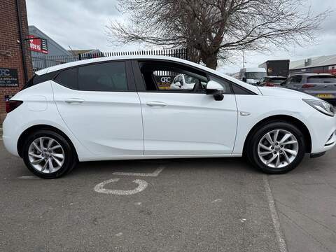 Vauxhall Astra 1.0i Turbo ecoTEC Design Hatchback 5dr Petrol Manual Euro 6 (s/s) (105 ps) - U517