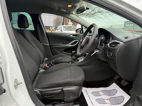 Vauxhall Astra 1.0i Turbo ecoTEC Design Hatchback 5dr Petrol Manual Euro 6 (s/s) (105 ps) - U517