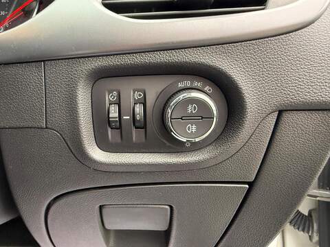 Vauxhall Astra 1.0i Turbo ecoTEC Design Hatchback 5dr Petrol Manual Euro 6 (s/s) (105 ps) - U517
